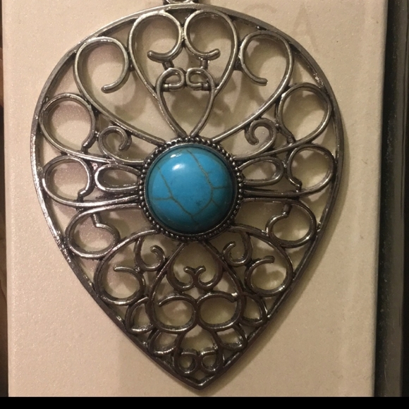 Turquoise and Silver Necklace in box - Picture 3 of 4